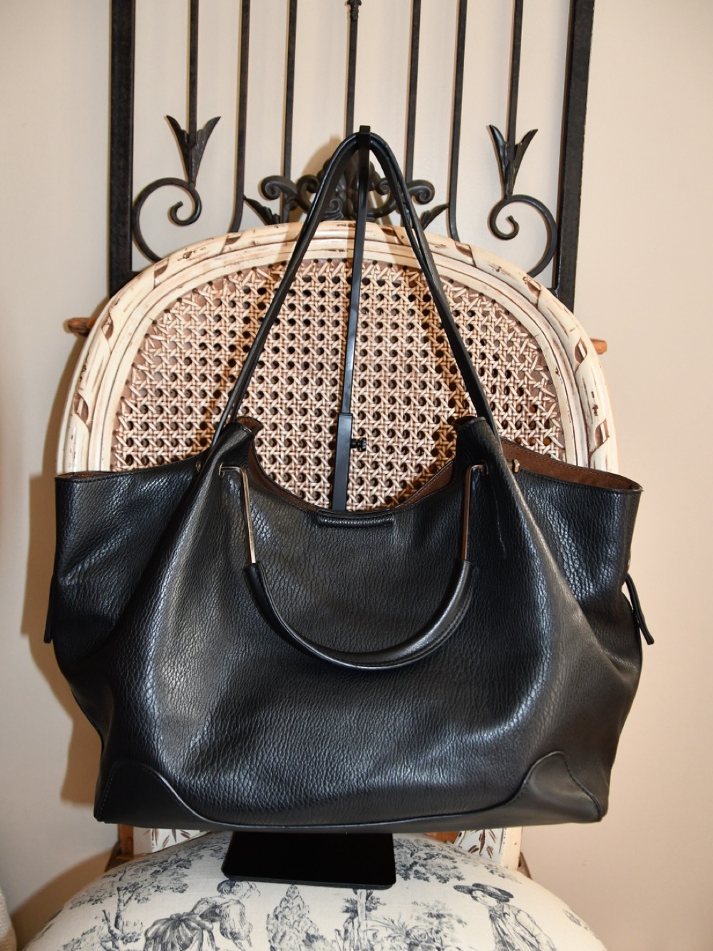 Black Leather Tote Handbag - Sleek Everyday Carry